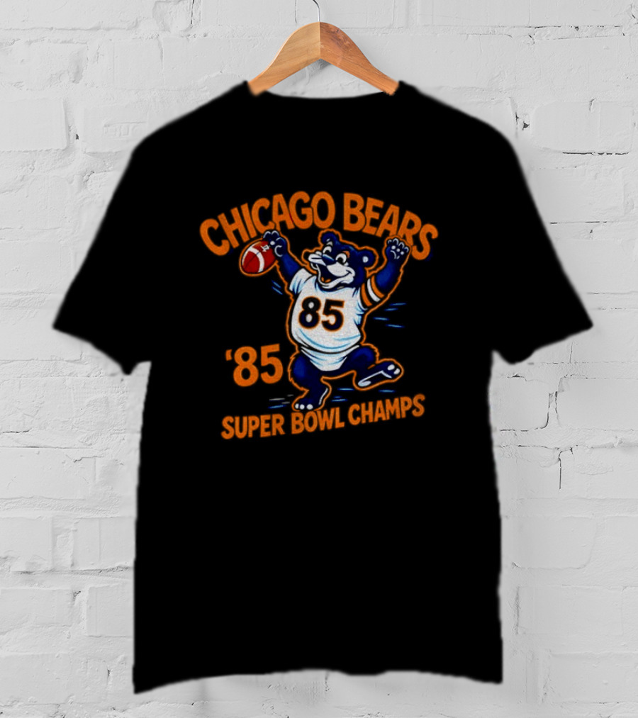 Chicago Bears '85 Super Bowl Champs Celebrating Bear With Football T-Shirt