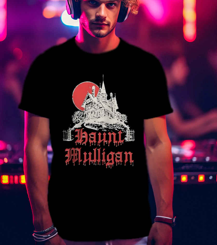 Haunt Mulligan Gothic Haunted House Horror Red Moon T-Shirt