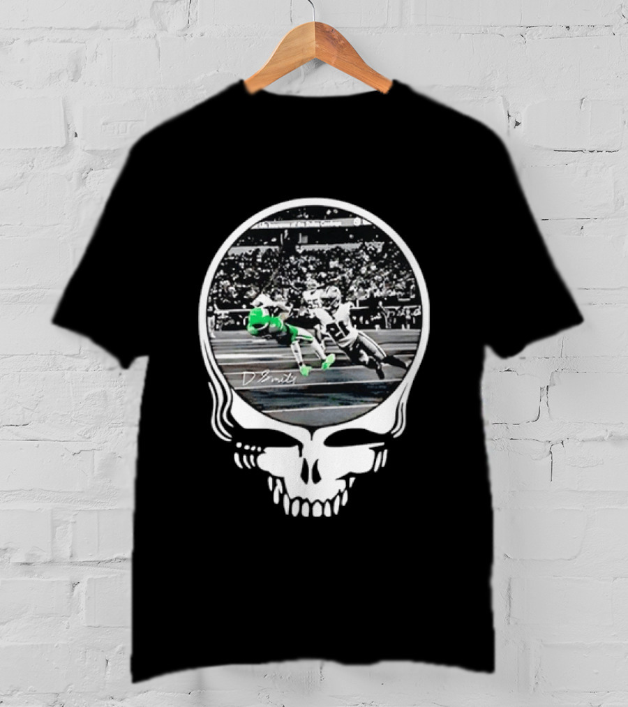 DeVonta Smith Philadelphia Eagles Football Action Skull T-Shirt
