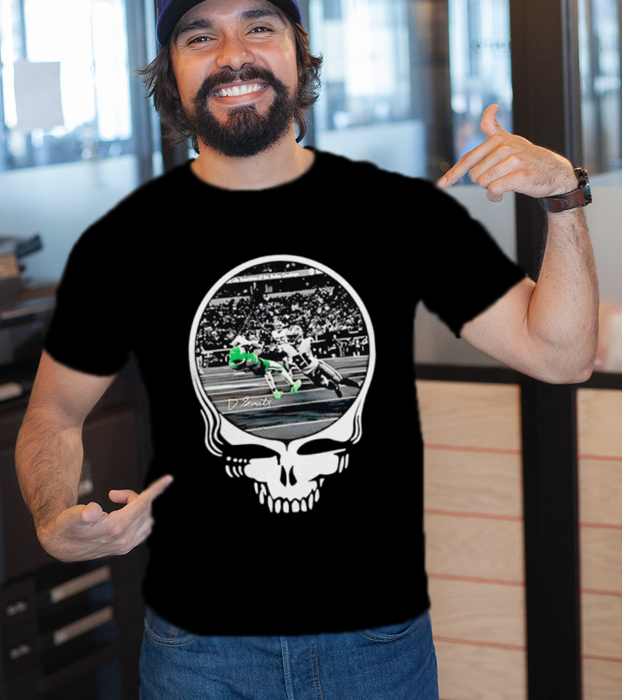 DeVonta Smith Philadelphia Eagles Football Action Skull T-Shirt
