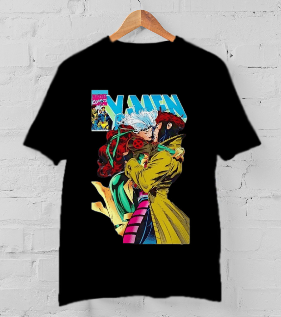 Marvel Comics X Men Rogue And Gambit Romantic Embrace Cover T-Shirt