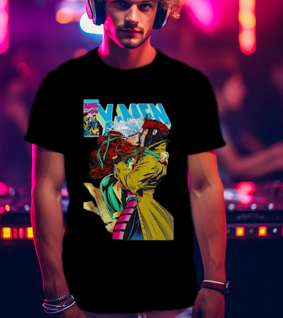 Marvel Comics X Men Rogue And Gambit Romantic Embrace Cover T-Shirt