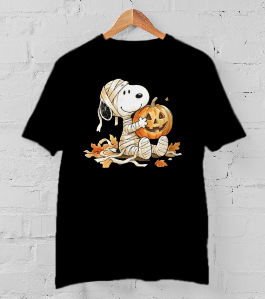 Mummy Snoopy Holding Jack O Lantern Halloween Peanuts Cartoon T-Shirt