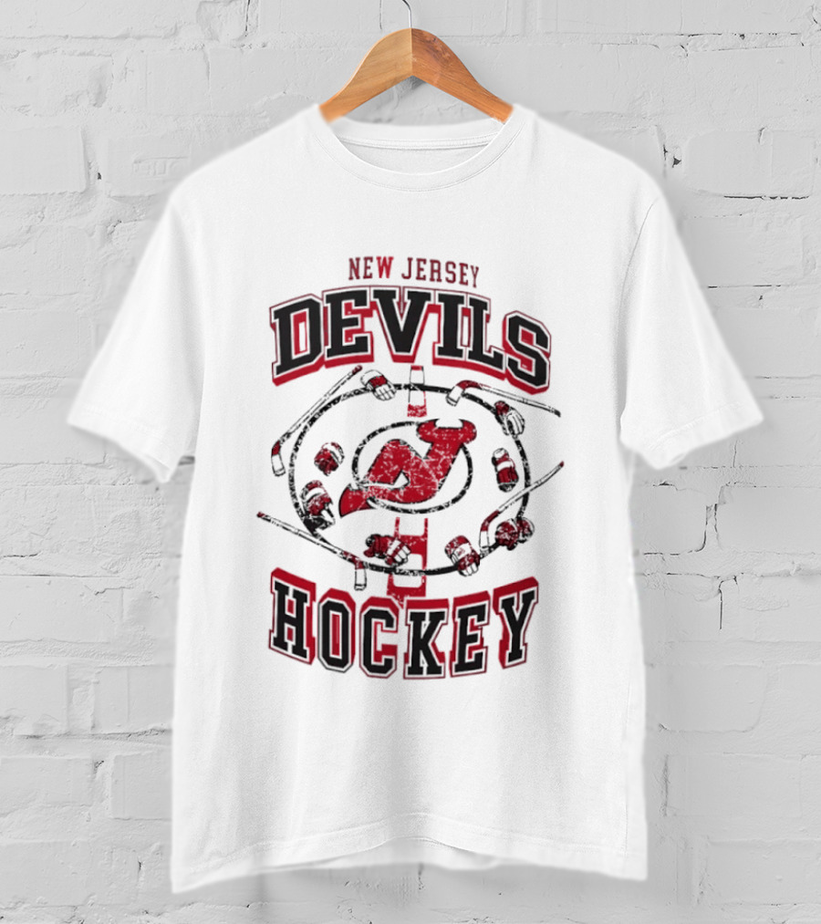 New Jersey Devils Hockey Distressed Vintage Style NHL Fan Gear T-Shirt