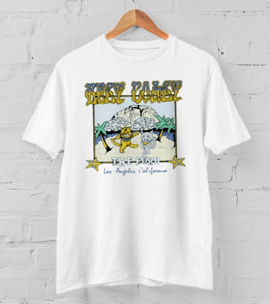 Best Coast The Ford Los Angeles California August 2022 Concert Cats And Mountains T-Shirt