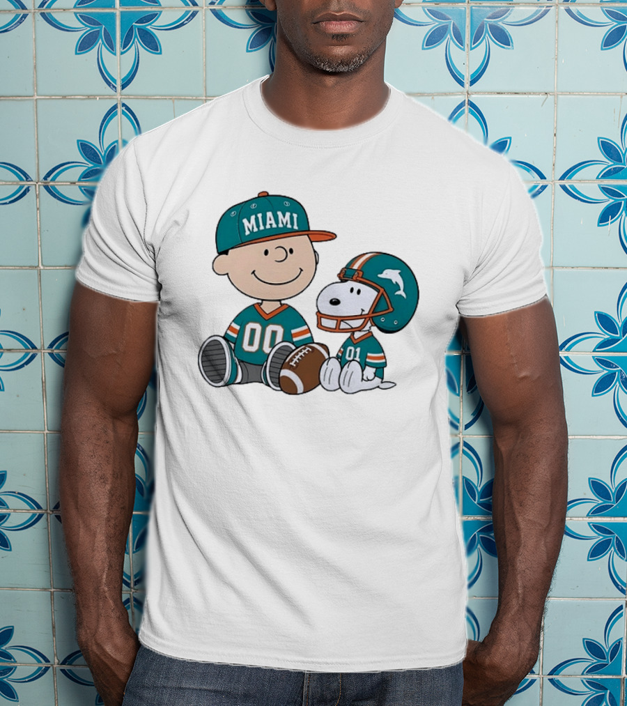 Miami Dolphins Charlie Brown Snoopy Football Fans 00 01 Jersey T-Shirt