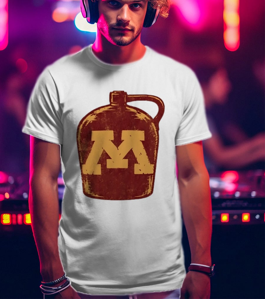 Minnesota Golden Gophers Distressed M Jug T-Shirt