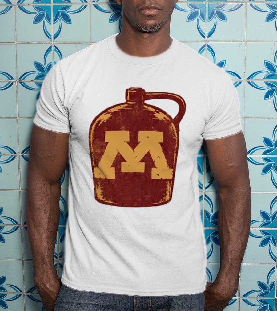 Minnesota Golden Gophers Distressed M Jug T-Shirt