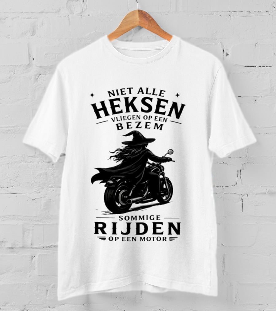 Niet Alle Heksen Vliegen Op Een Bezem Sommige Rijden Op Een Motor T-Shirt