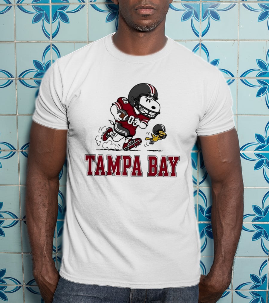 Tampa Bay Buccaneers Snoopy Woodstock Football Collaboration T-Shirt