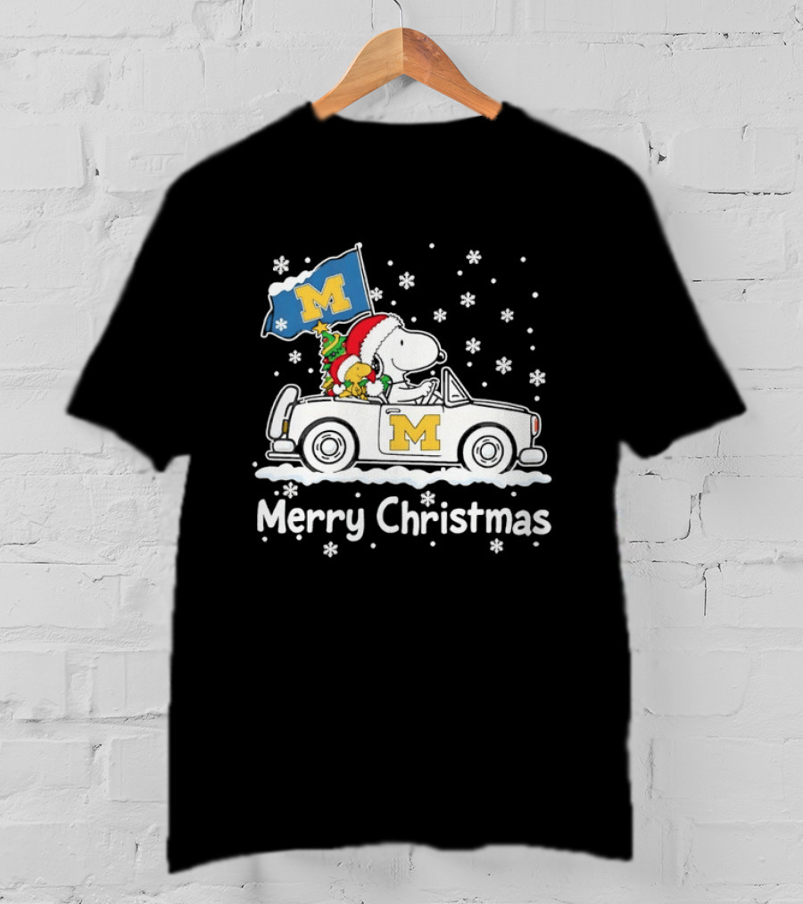 University Of Michigan Wolverines Snoopy Woodstock Christmas Car Flag Snowflakes T-Shirt