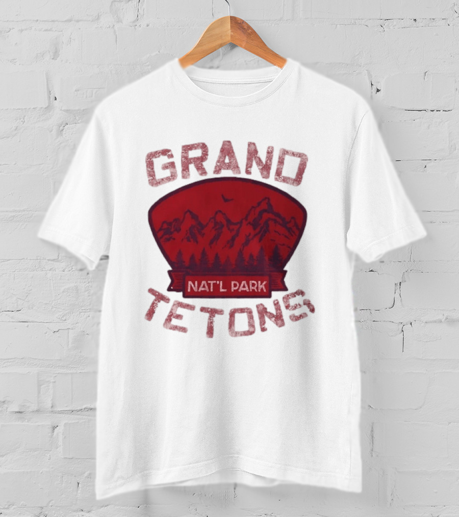 Grand Tetons Nat'l Park Distressed Mountain Landscape T-Shirt