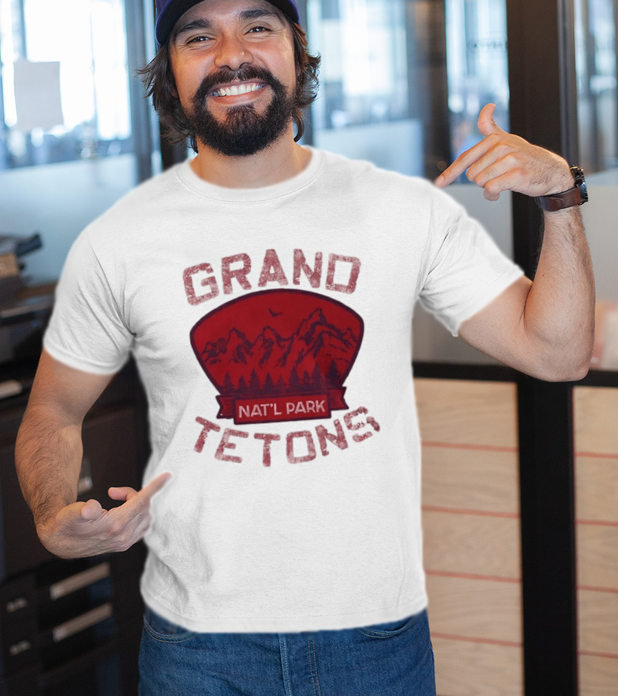 Grand Tetons Nat'l Park Distressed Mountain Landscape T-Shirt