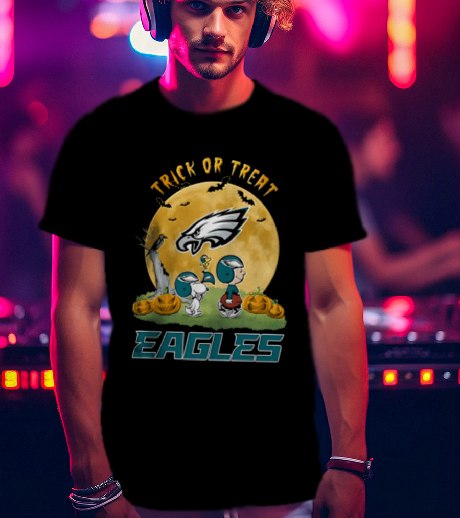 Philadelphia Eagles Trick Or Treat Snoopy Charlie Brown Full Moon Pumpkins T-Shirt