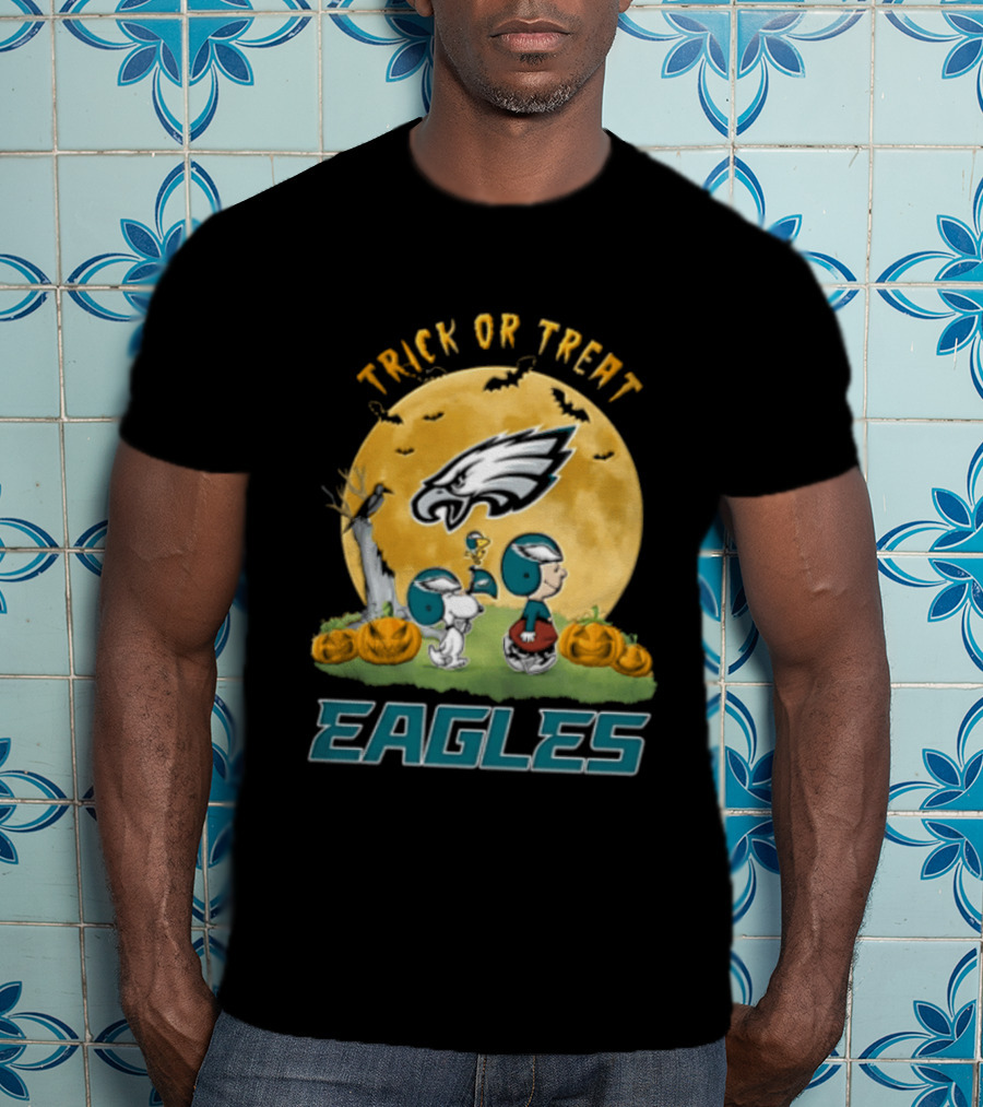 Philadelphia Eagles Trick Or Treat Snoopy Charlie Brown Full Moon Pumpkins T-Shirt