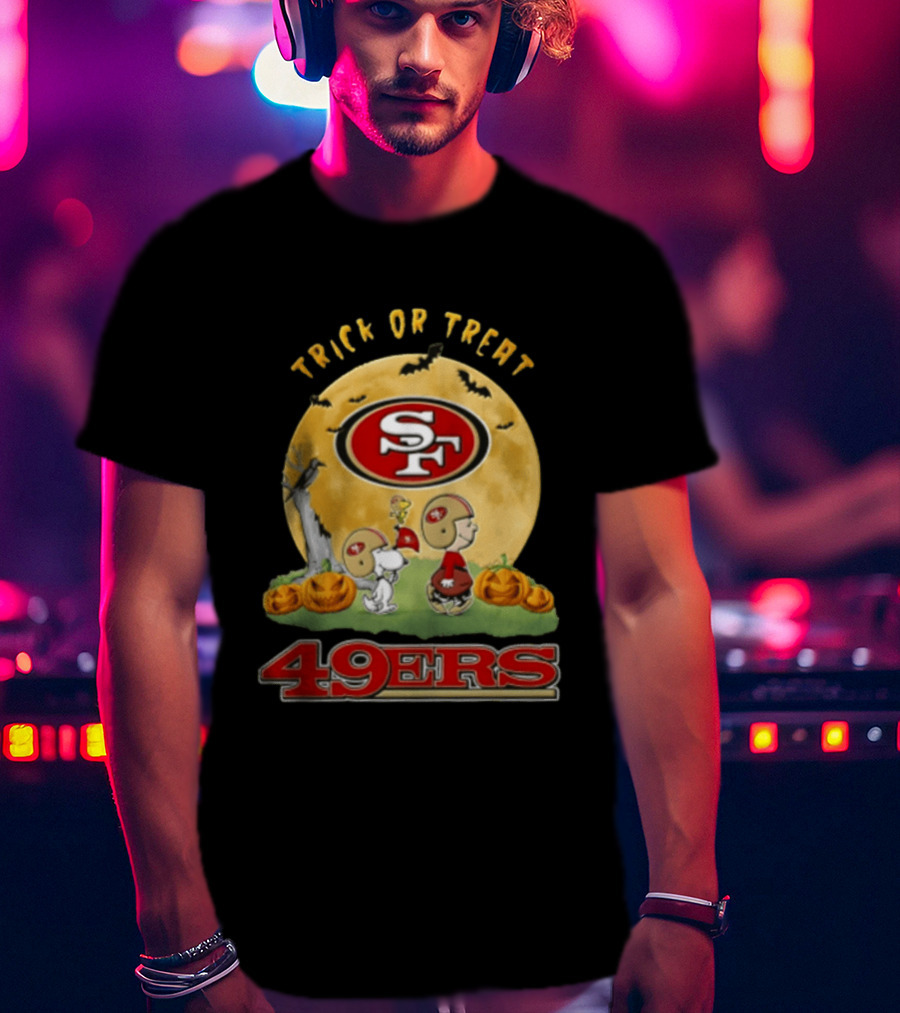San Francisco 49ers Charlie Brown Trick Or Treat Halloween Peanuts Pumpkin Football T-Shirt