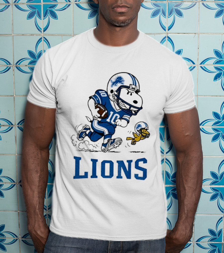 Detroit Lions Snoopy Woodstock Football Run T-Shirt