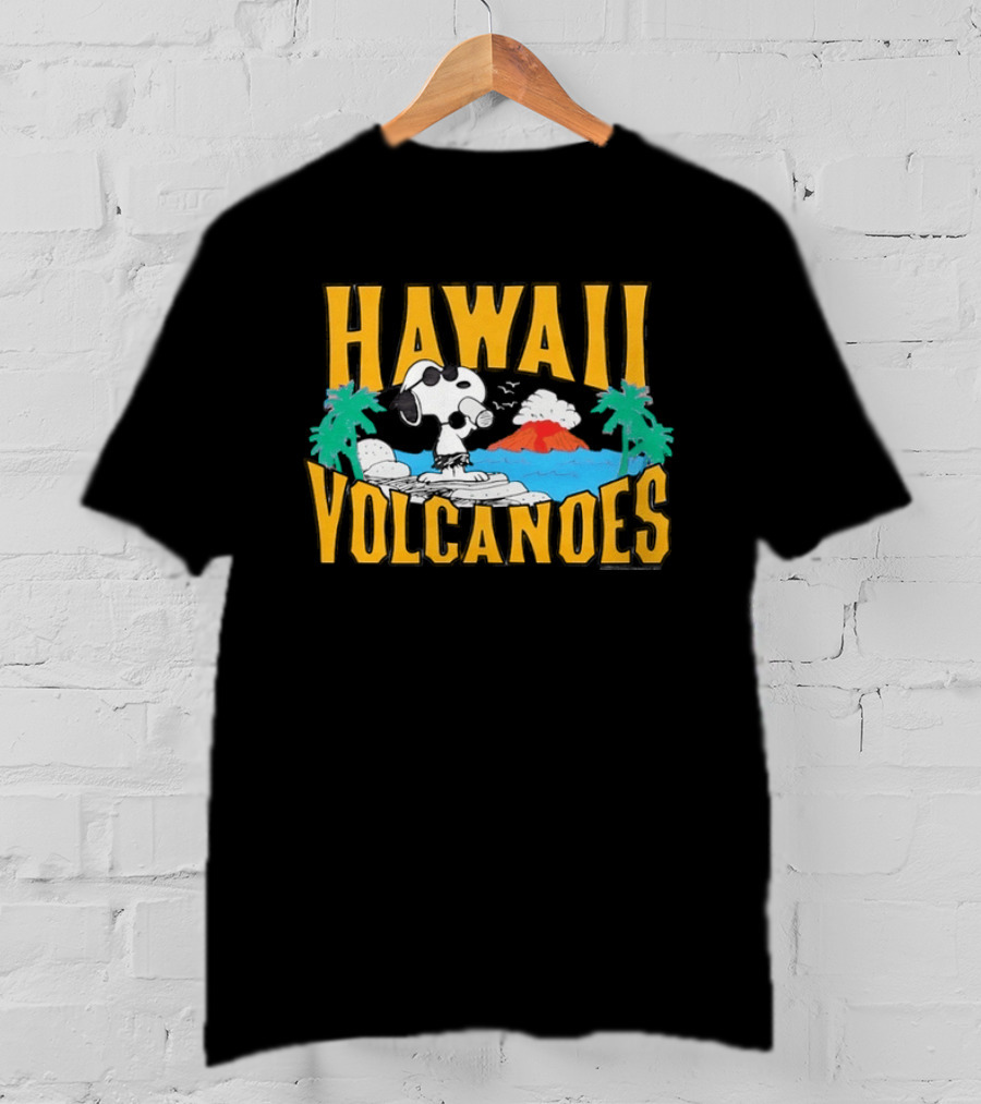 Snoopy Hawaii Volcanoes Peanuts Tropical Vacation Scene T-Shirt