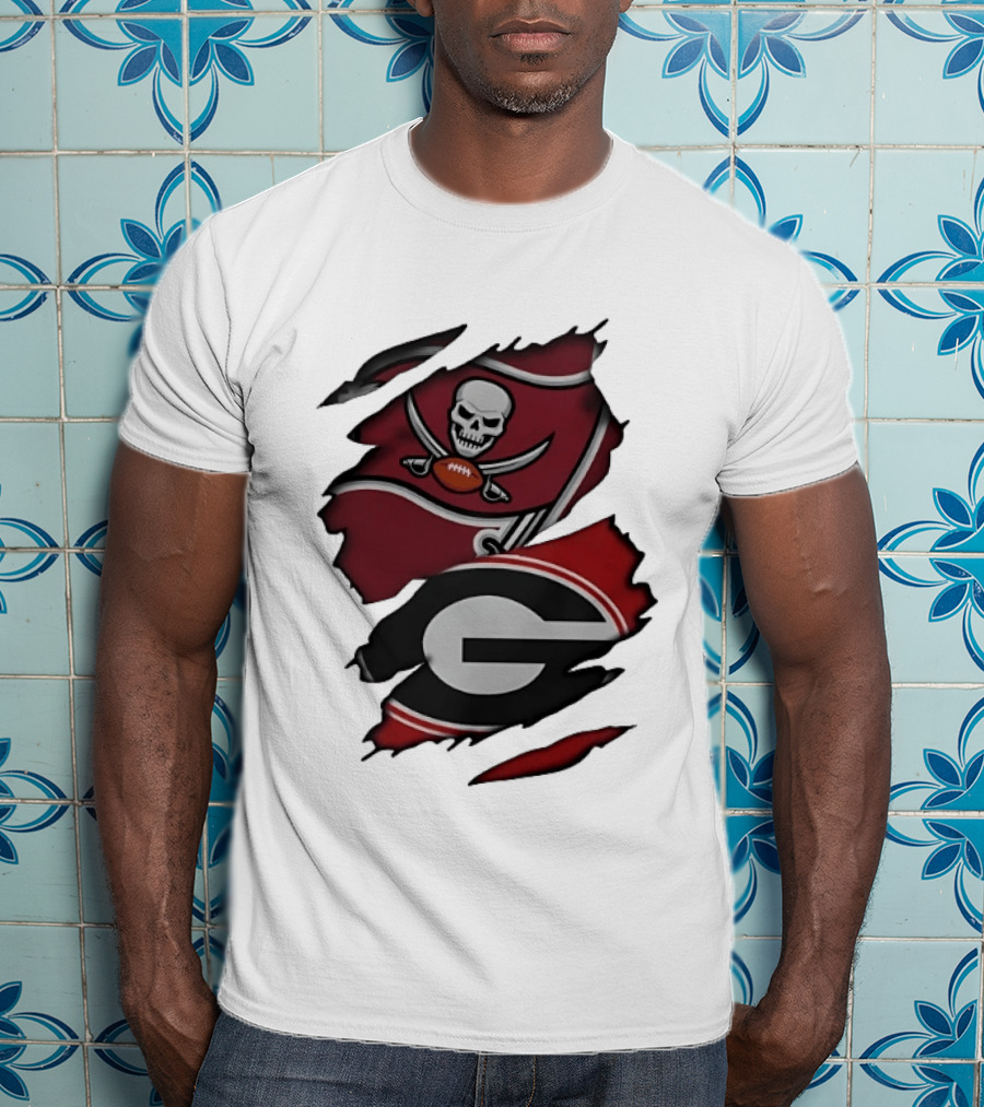 Tampa Bay Buccaneers Georgia Bulldogs Torn Fabric NCAA Collaboration T-Shirt