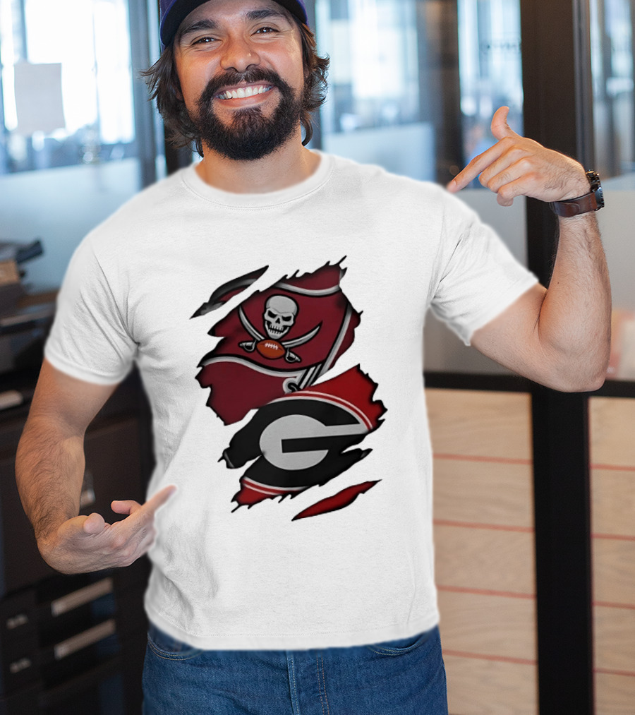 Tampa Bay Buccaneers Georgia Bulldogs Torn Fabric NCAA Collaboration T-Shirt