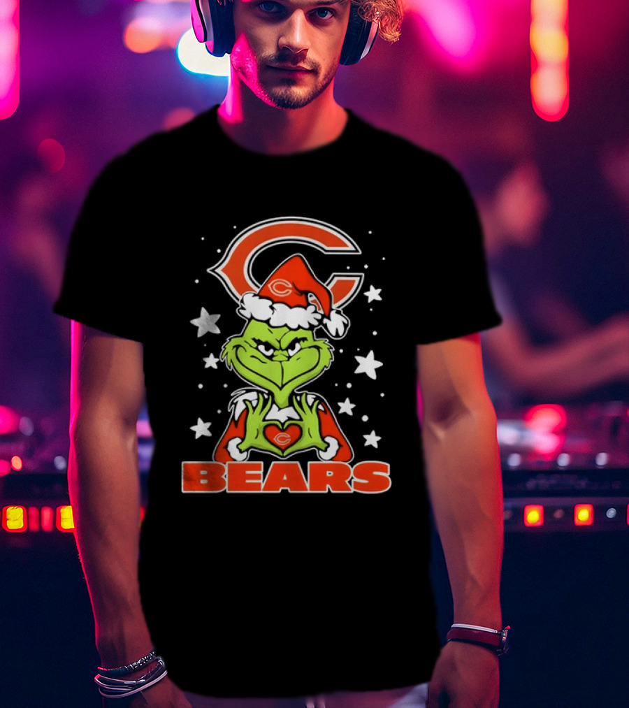 The Grinch Santa Hat Chicago Bears Christmas Holiday Heart Stars T-Shirt