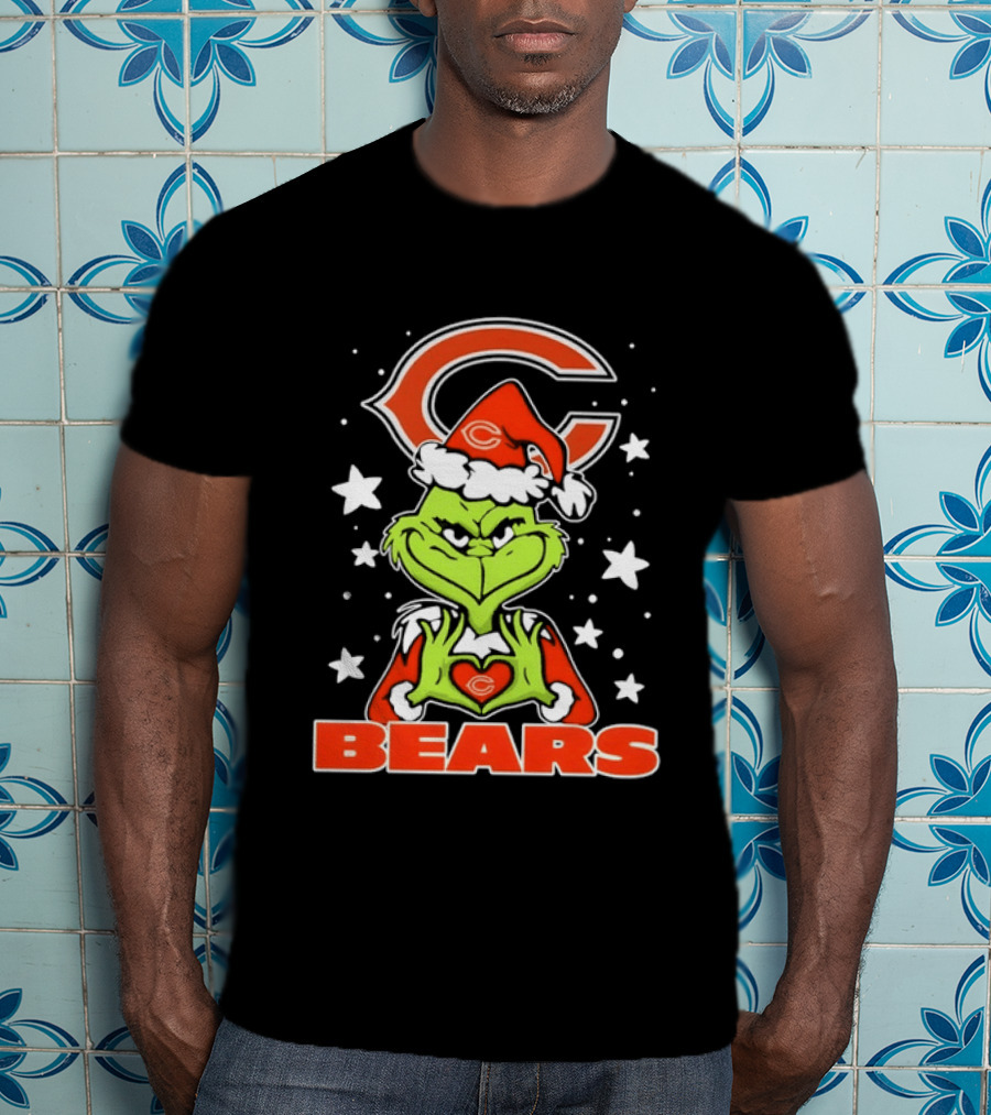 The Grinch Santa Hat Chicago Bears Christmas Holiday Heart Stars T-Shirt