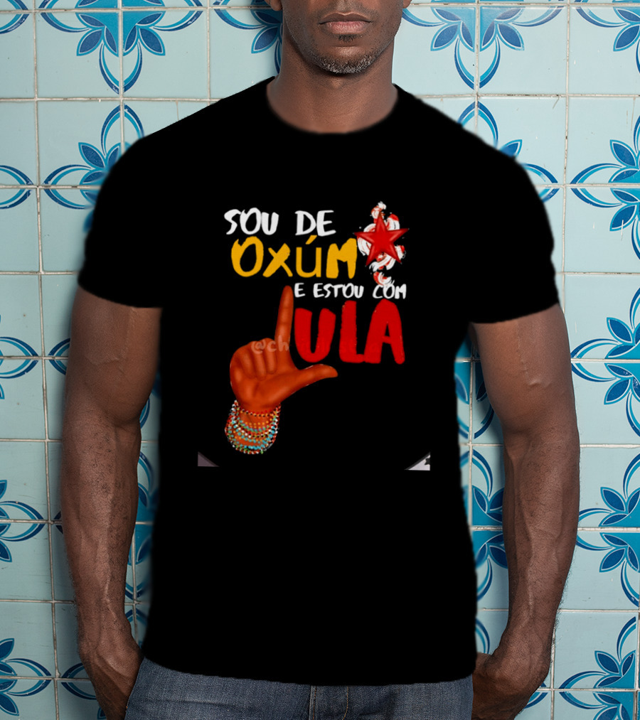 Sou De Oxúm E Estou Com Lula Oxum Brasil Beaded Hand Red Star T-Shirt