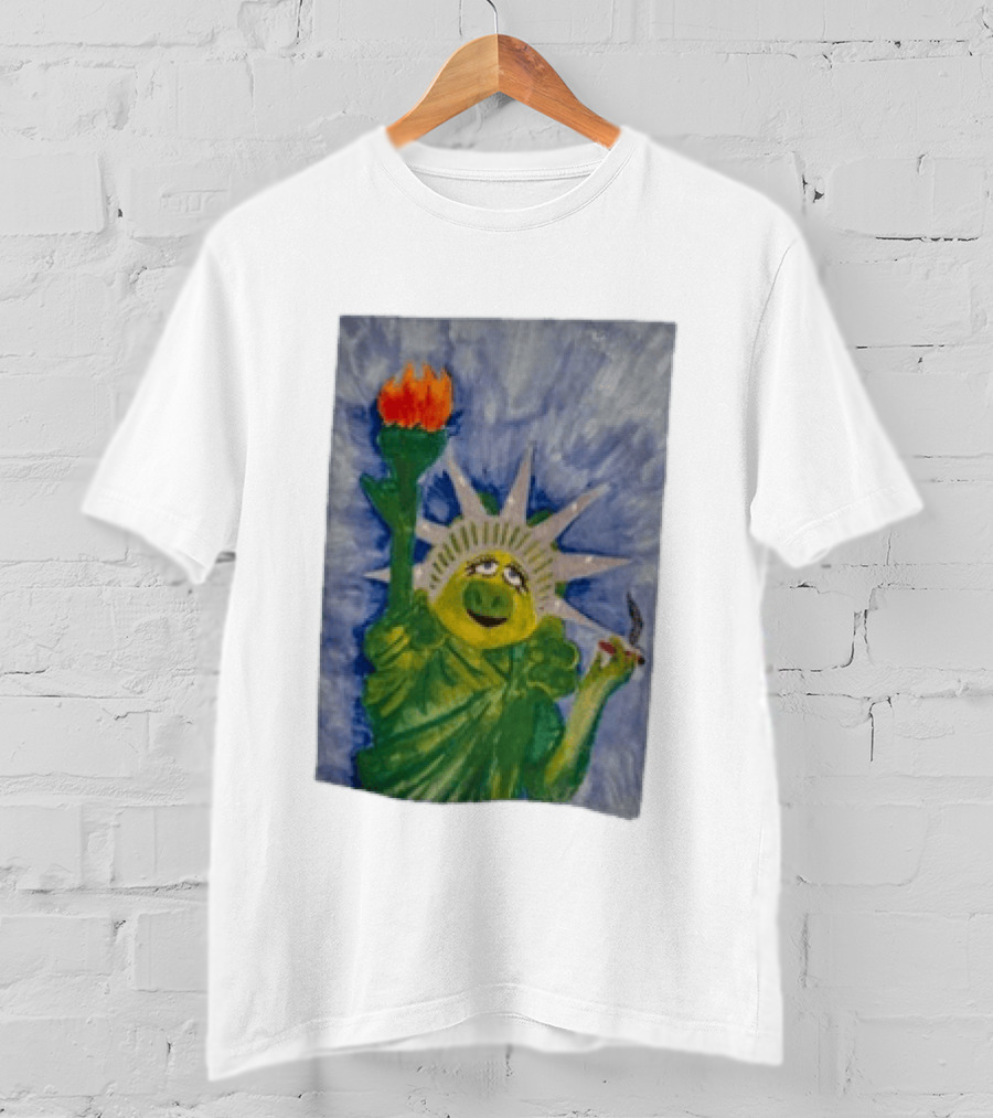 Miss Piggy Statue Of Liberty Muppets Smoking Statue T-Shirt