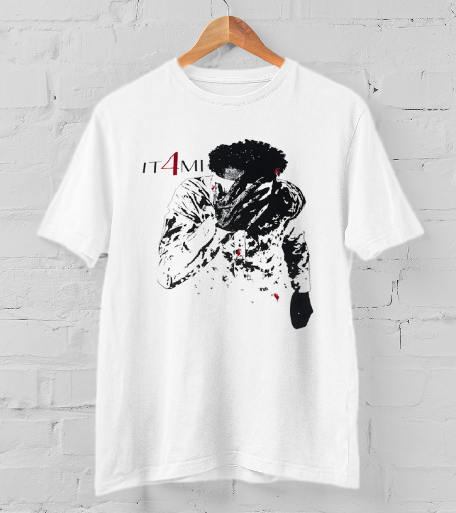 IT 4 MI Character Holding Face Visual T-Shirt