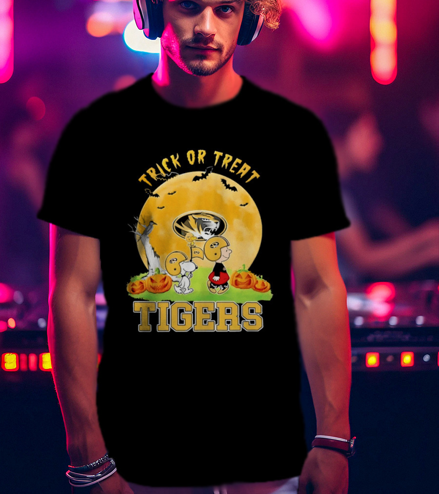 Trick Or Treat Snoopy Charlie Brown Missouri Tigers Halloween T-Shirt
