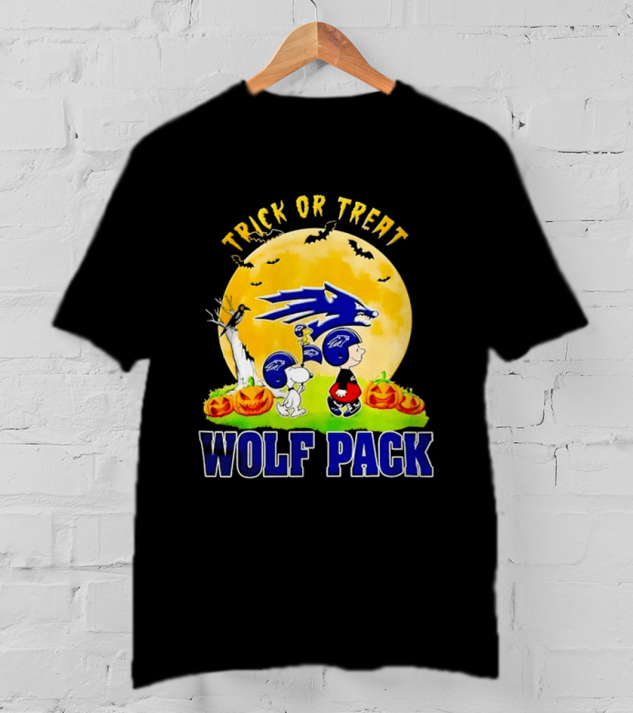 Nevada Wolf Pack Trick Or Treat Halloween With Snoopy Charlie Brown And Pumpkins T-Shirt
