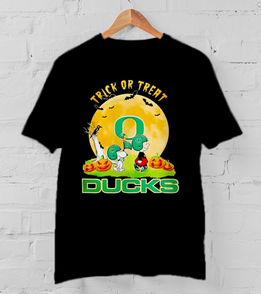Oregon Ducks Charlie Brown Snoopy Halloween Trick Or Treat T-Shirt