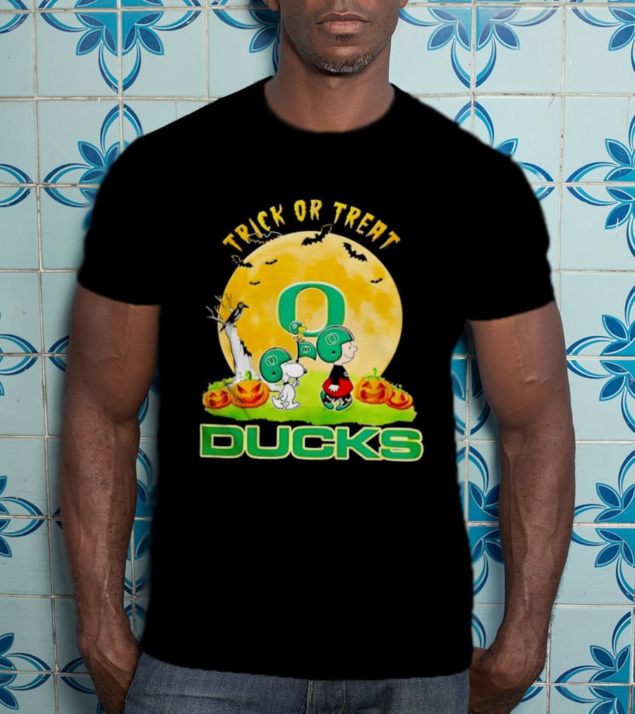 Oregon Ducks Charlie Brown Snoopy Halloween Trick Or Treat T-Shirt