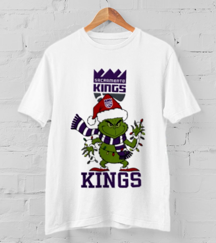 Grinch Sacramento Kings Christmas Heart Hands 2026 T-Shirt