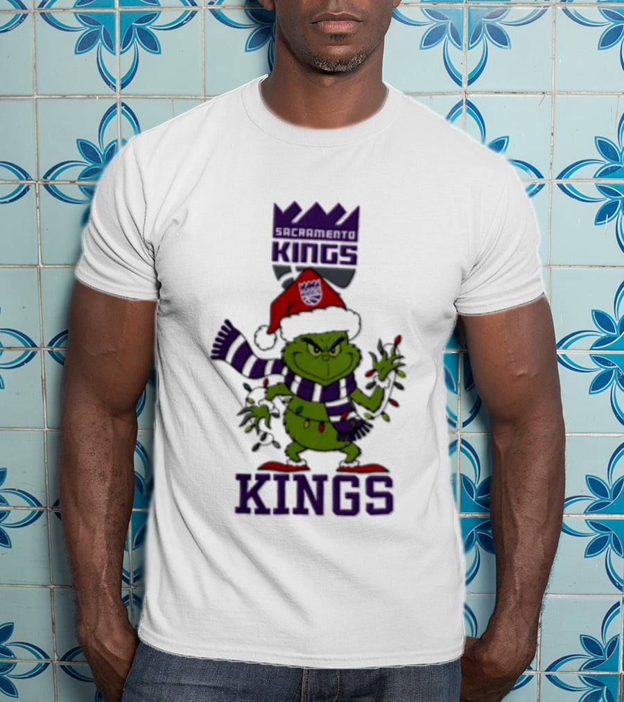 Grinch Sacramento Kings Christmas Heart Hands 2026 T-Shirt