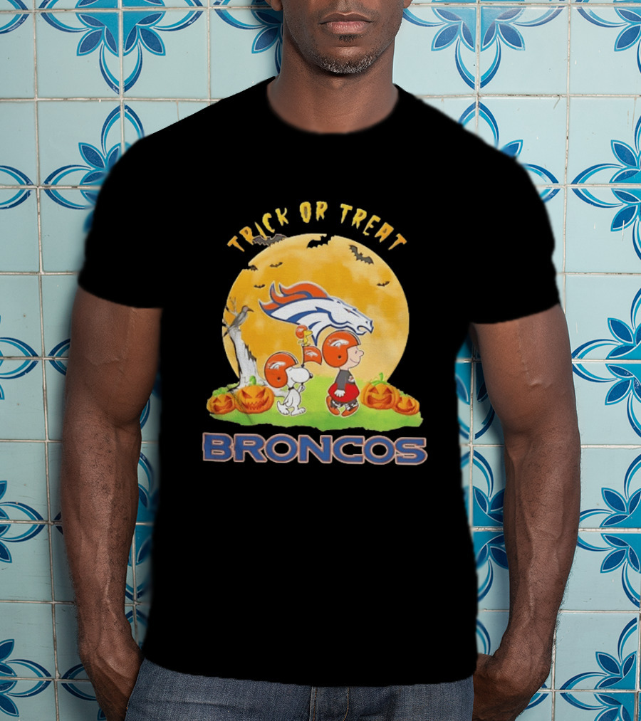 Trick Or Treat Charlie Brown Snoopy Woodstock Denver Broncos Halloween Moon T-Shirt