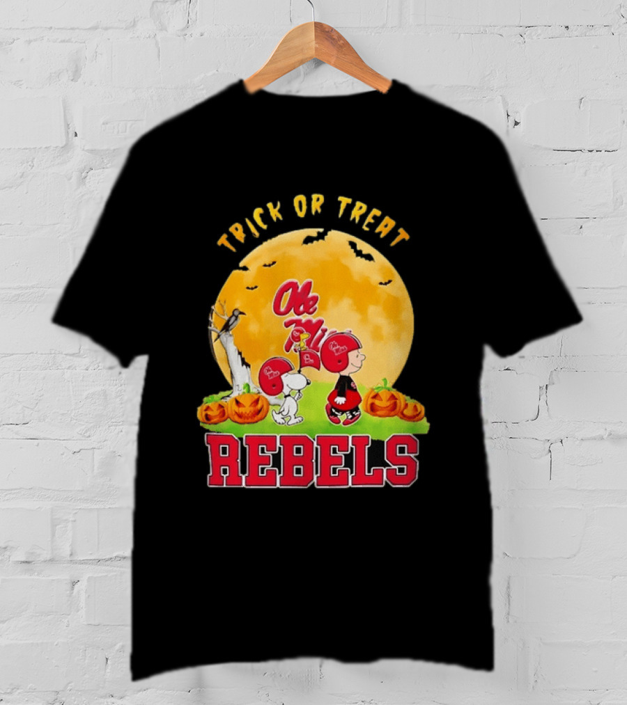 Trick Or Treat Snoopy Charlie Brown Woodstock Ole Miss Rebels Halloween Moon T-Shirt