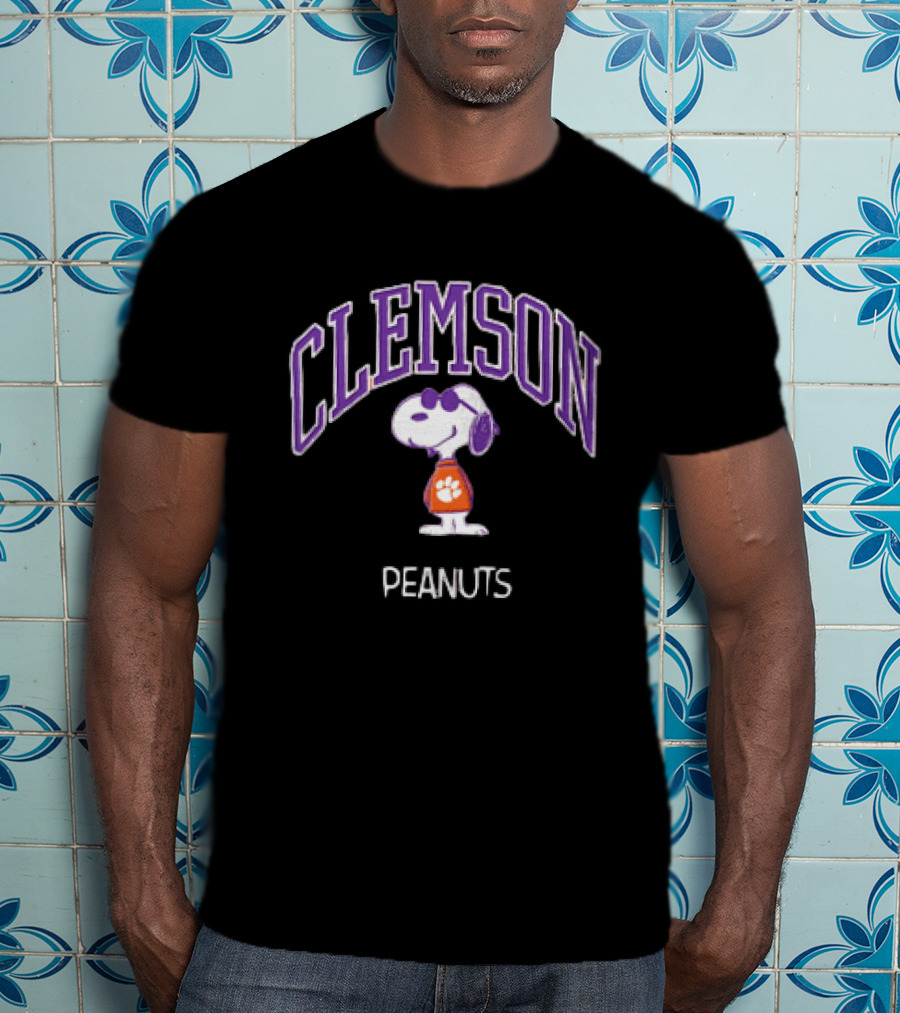 Clemson Tigers Snoopy Peanuts NCAA Football Sunglasses T-Shirt