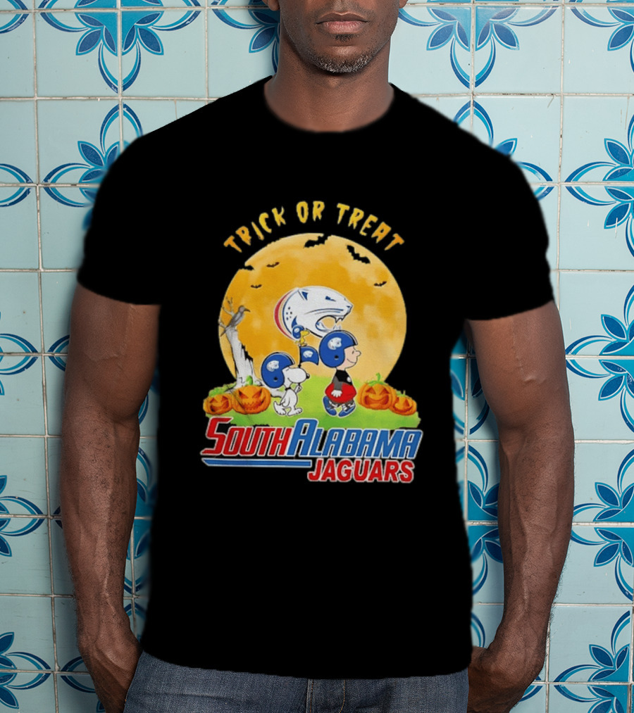 South Alabama Jaguars Snoopy Charlie Brown Woodstock Trick Or Treat Halloween Moon T-Shirt