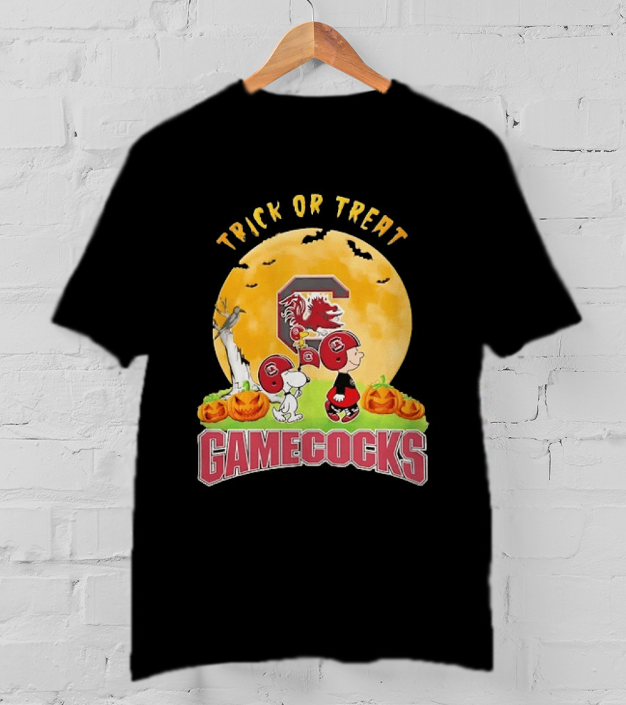 Trick Or Treat South Carolina Gamecocks Snoopy Charlie Brown Woodstock Halloween Moon T-Shirt