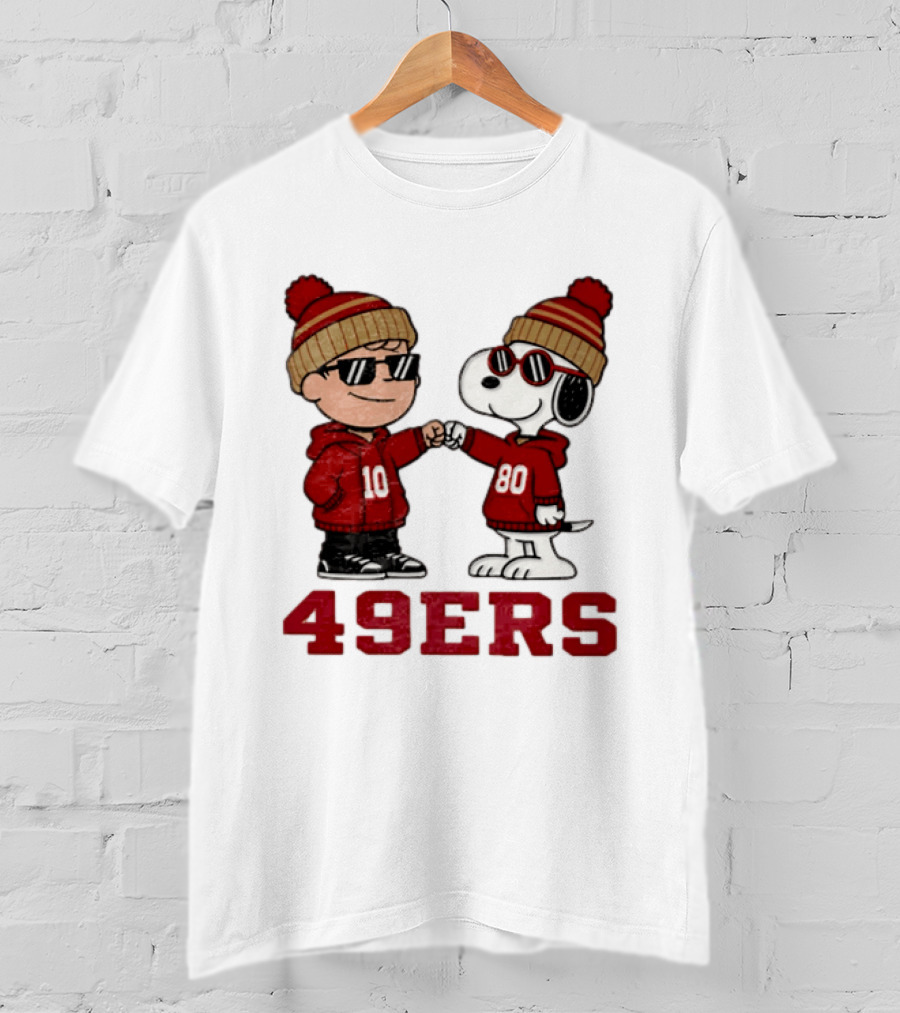 San Francisco 49ers Charlie Brown Snoopy 49ERS Fist Bump Beanies T-Shirt