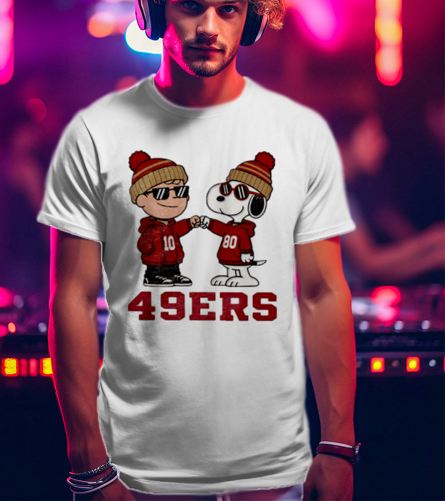 San Francisco 49ers Charlie Brown Snoopy 49ERS Fist Bump Beanies T-Shirt