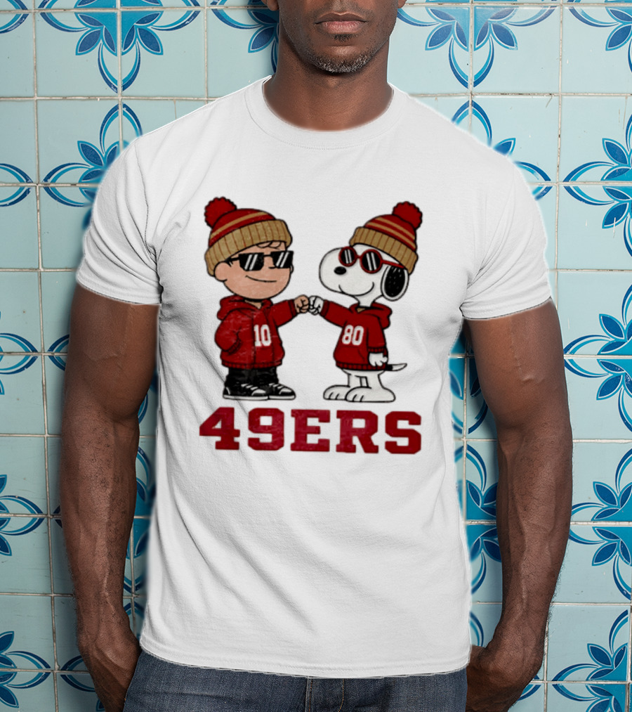 San Francisco 49ers Charlie Brown Snoopy 49ERS Fist Bump Beanies T-Shirt