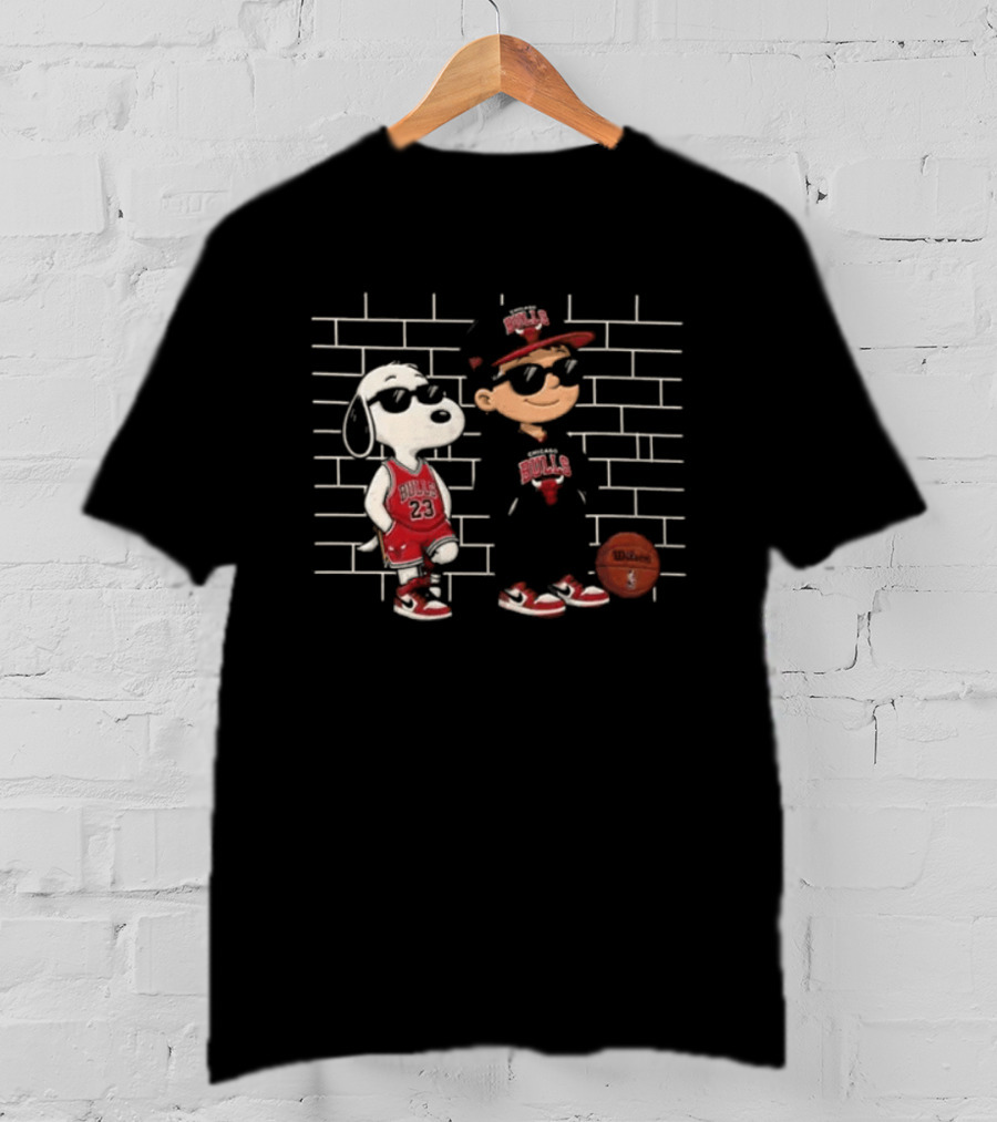 Snoopy Charlie Brown Bulls 23 Basketball Chicago Fan T-Shirt
