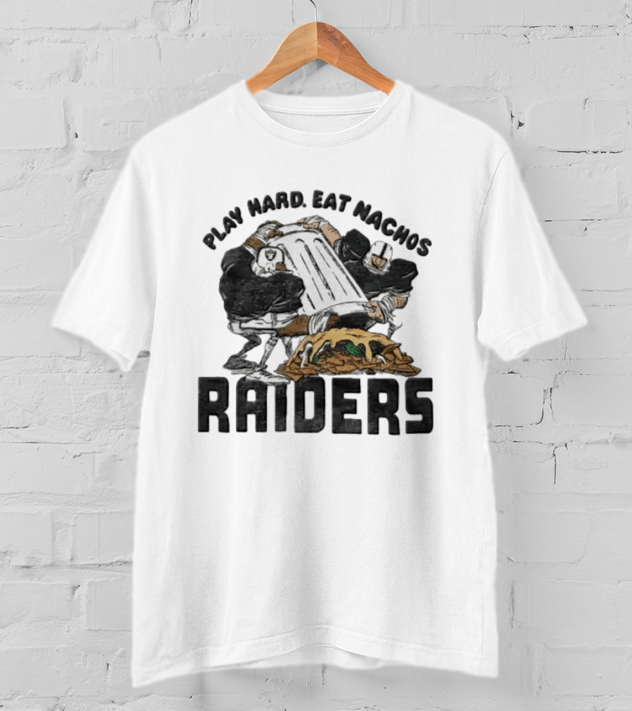 Las Vegas Raiders Play Hard Eat Nachos Fun Football Fan T-Shirt