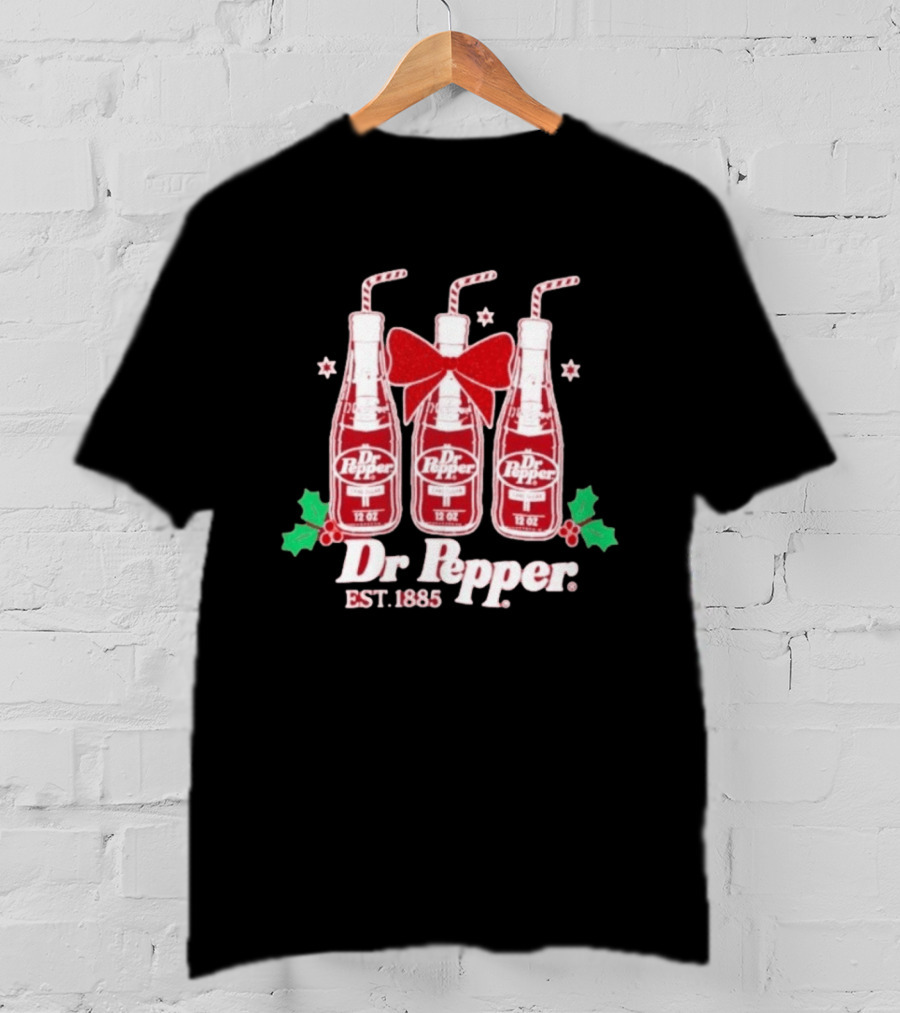 Dr Pepper Cane Sugar Christmas Holiday Bottles Red Bow And Holly Est 1885 T-Shirt