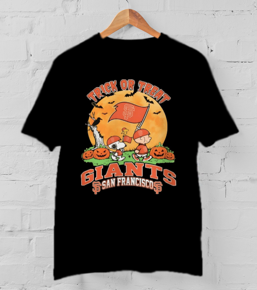 San Francisco Giants Peanuts Trick Or Treat Halloween Snoopy Pumpkin Patch T-Shirt