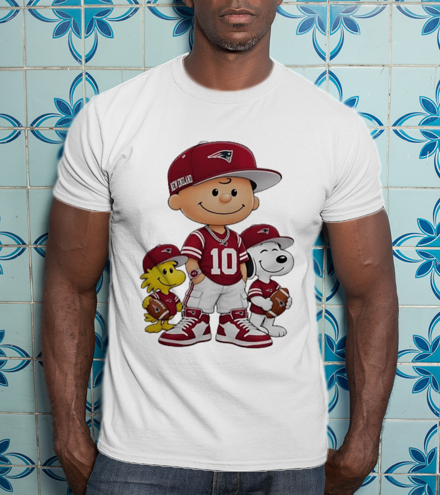 Patriots Charlie Brown Woodstock Snoopy Number 10 Football Fans T-Shirt