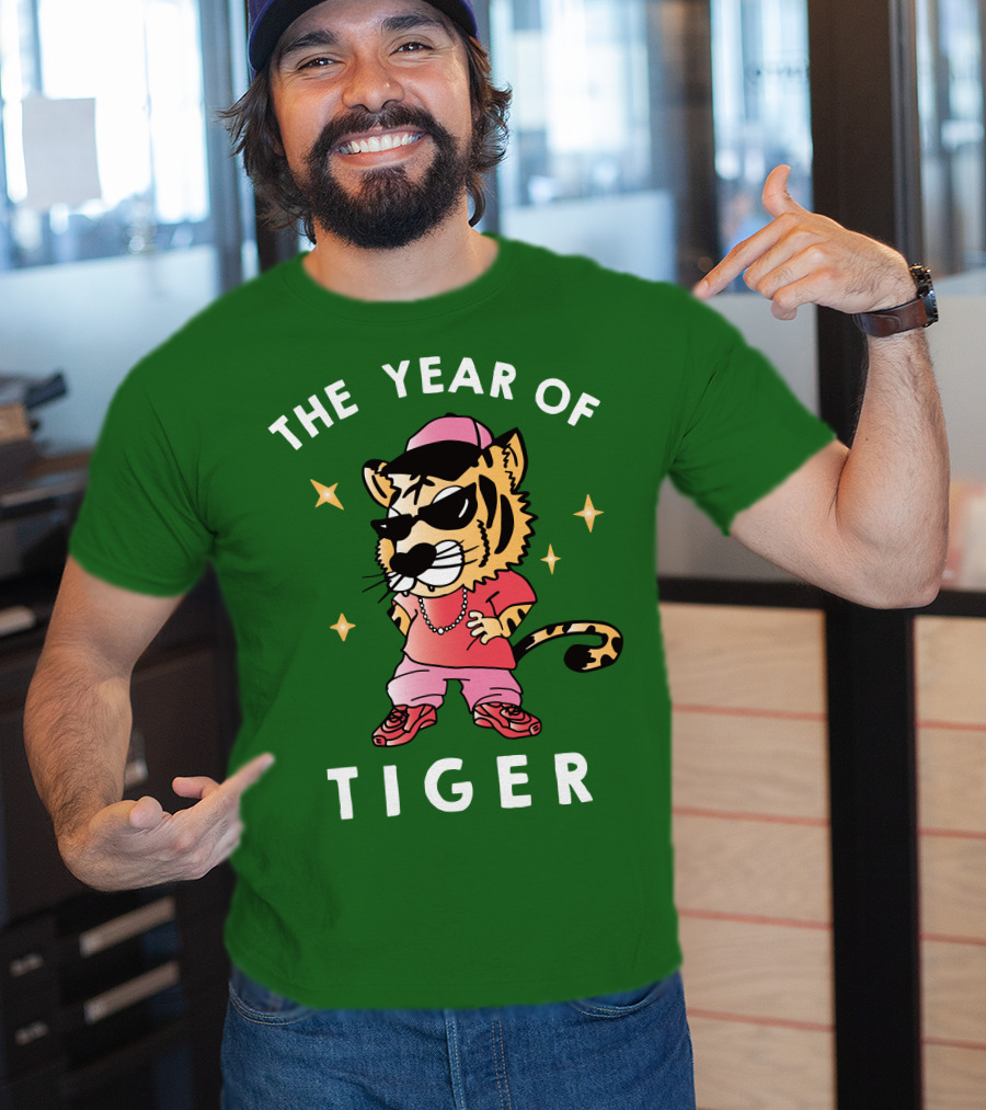 THE YEAR OF TIGER Hip Hop Style Cartoon Tiger Wearing Sunglasses And Chain T-Shirt