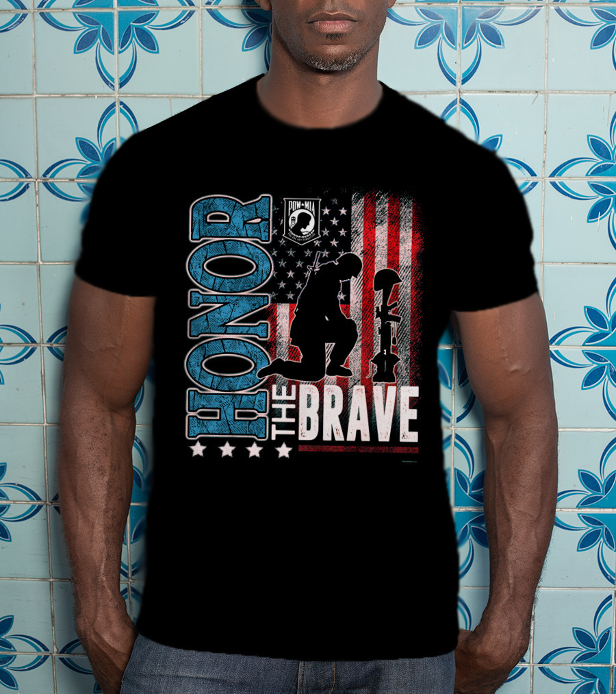 Honor The Brave POW-MIA American Flag Soldier Kneeling Memorial T-Shirt